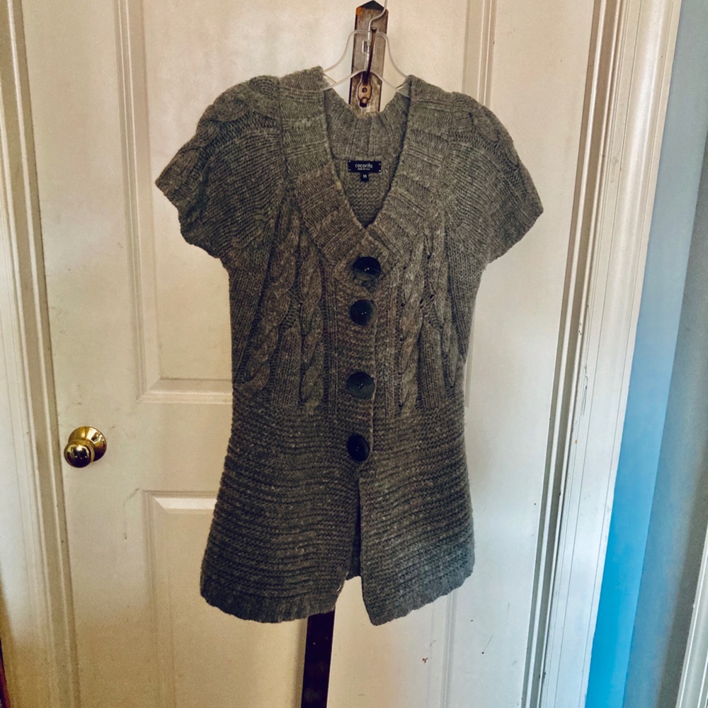 Short sleeve Fall vest from Cocorita. M.